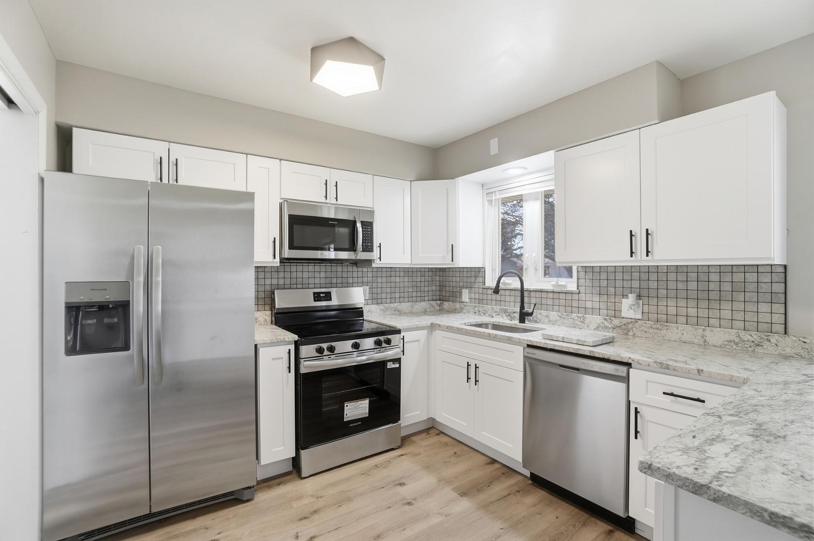 Image 13 For 5217 Grosse Point Parkway