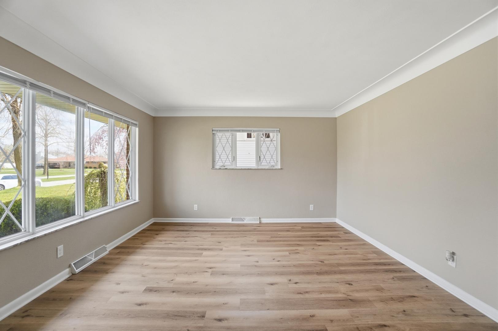 Image 7 For 5217 Grosse Point Parkway