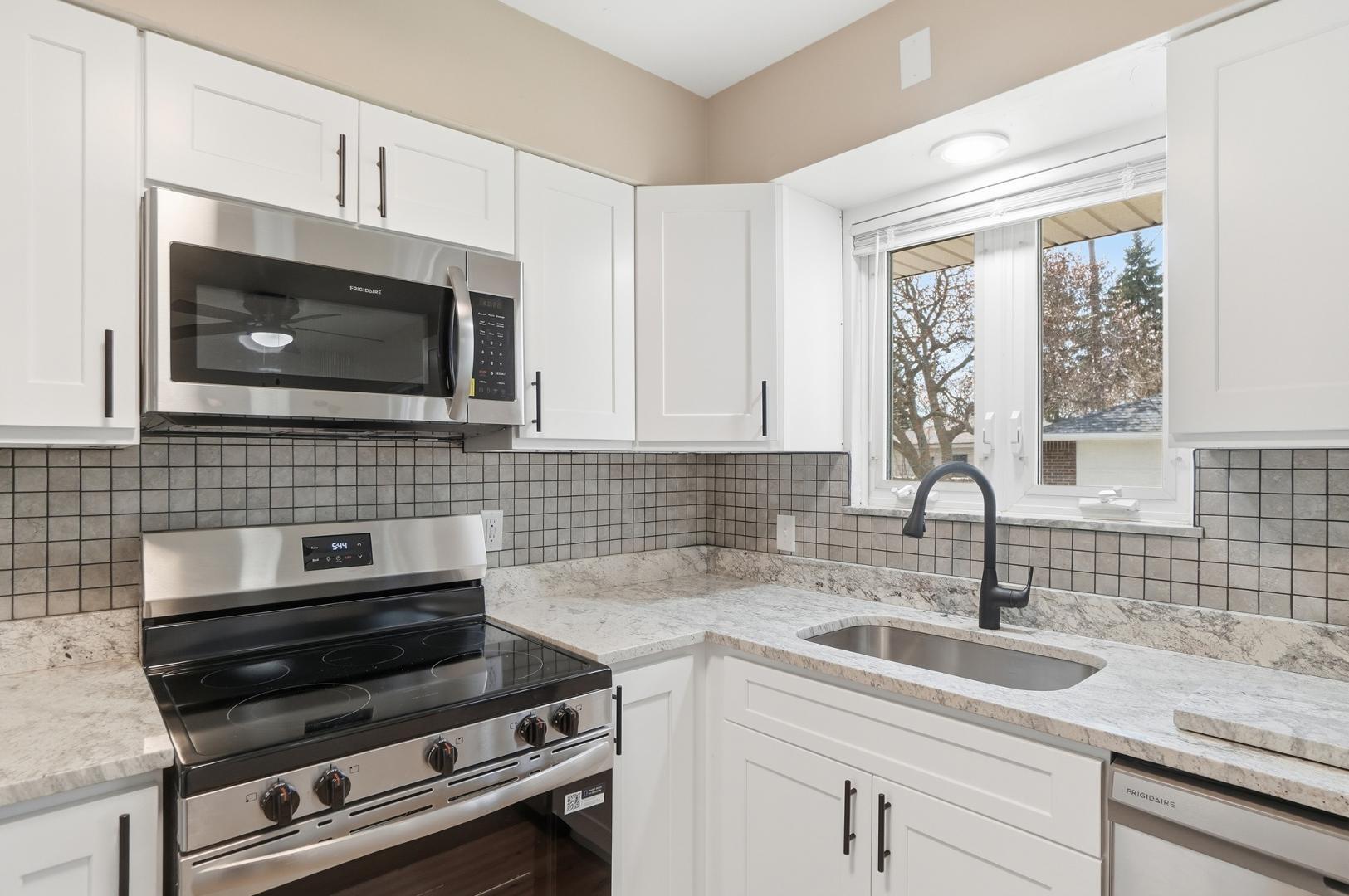 Image 14 For 5217 Grosse Point Parkway