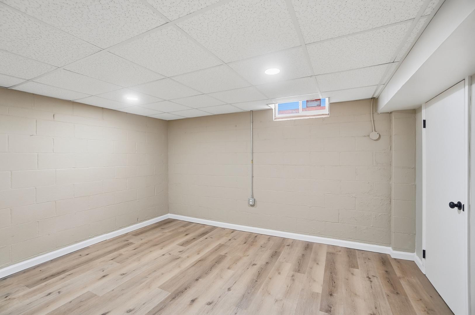 Image 32 For 5217 Grosse Point Parkway