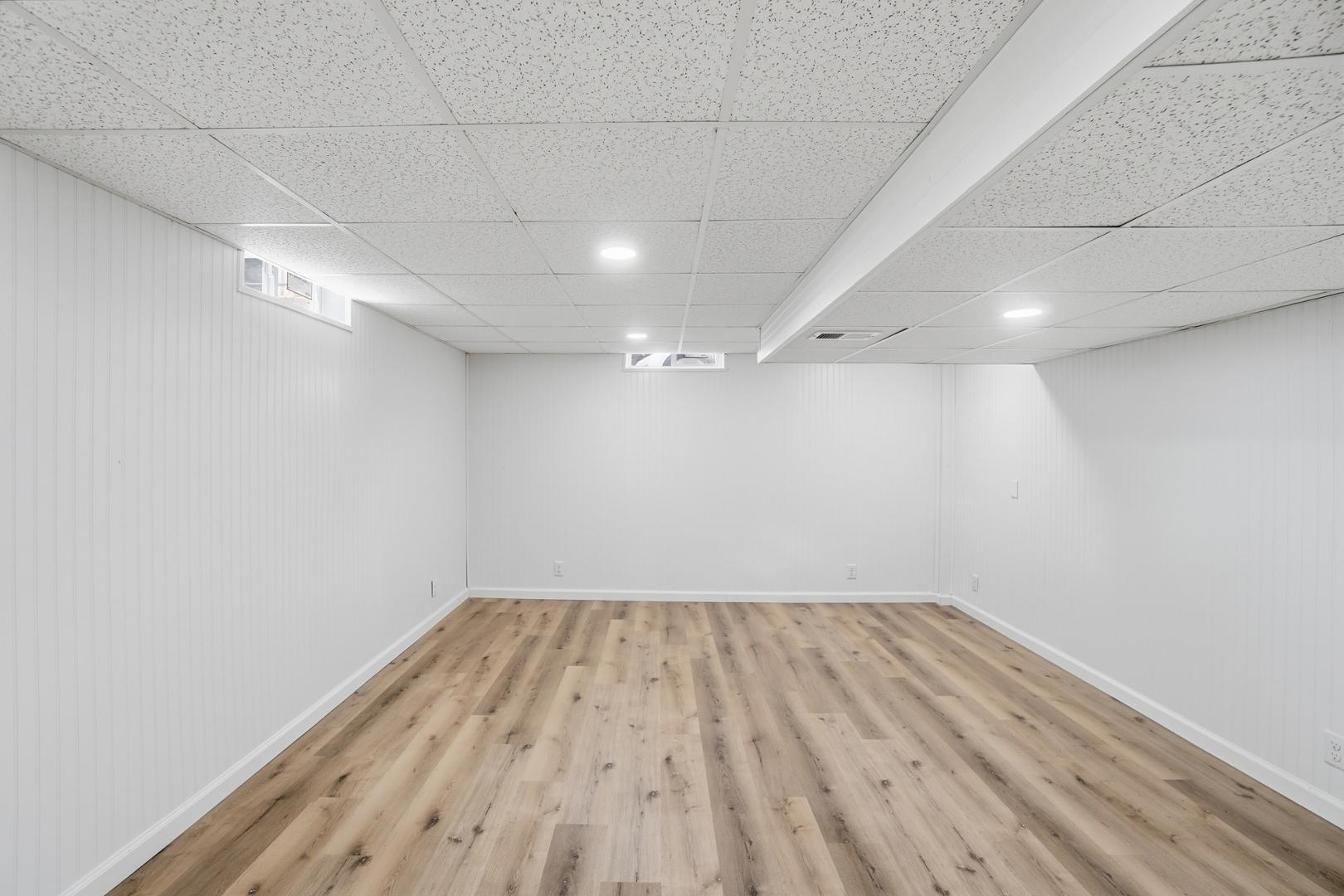 Image 30 For 5217 Grosse Point Parkway