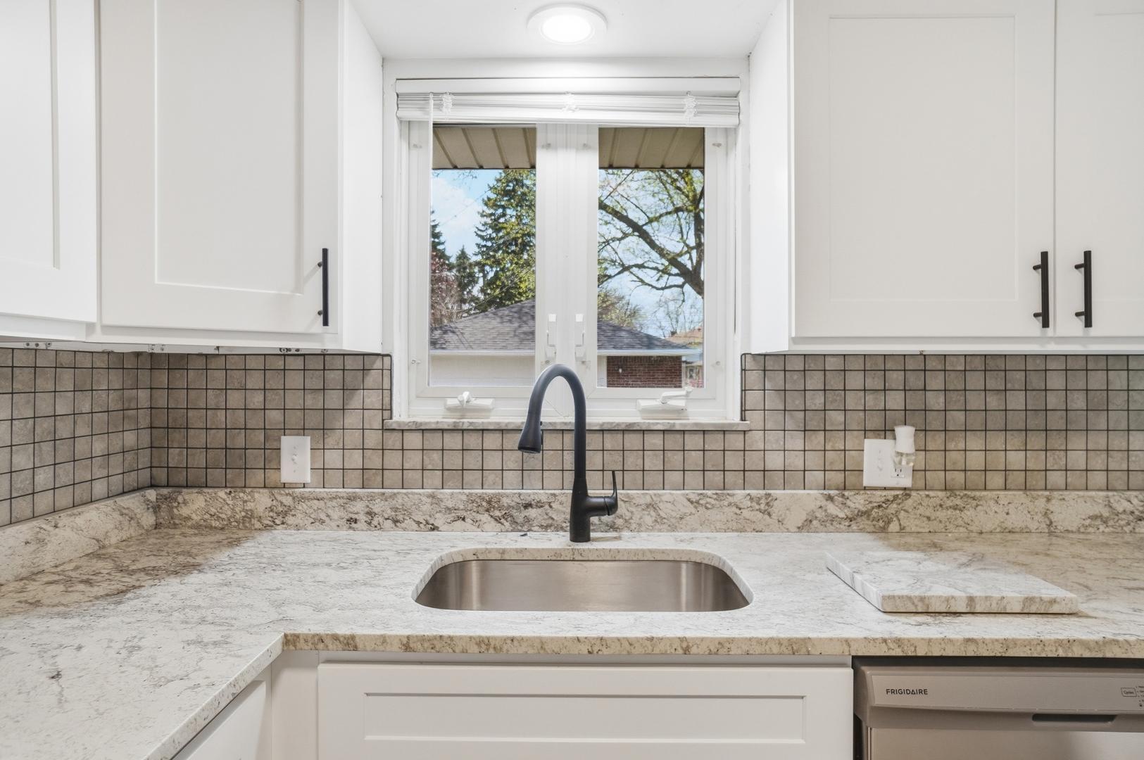 Image 15 For 5217 Grosse Point Parkway