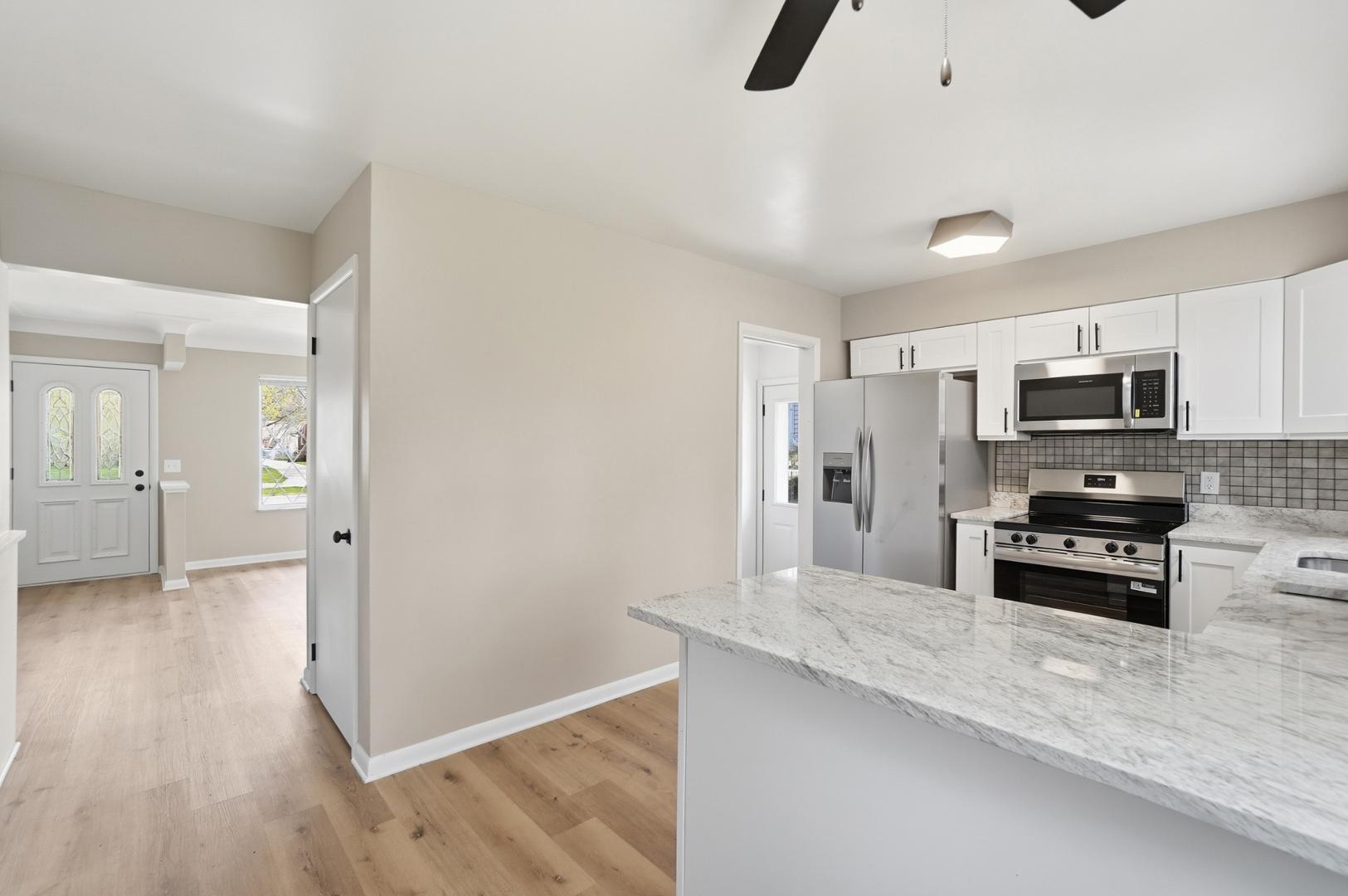 Image 11 For 5217 Grosse Point Parkway