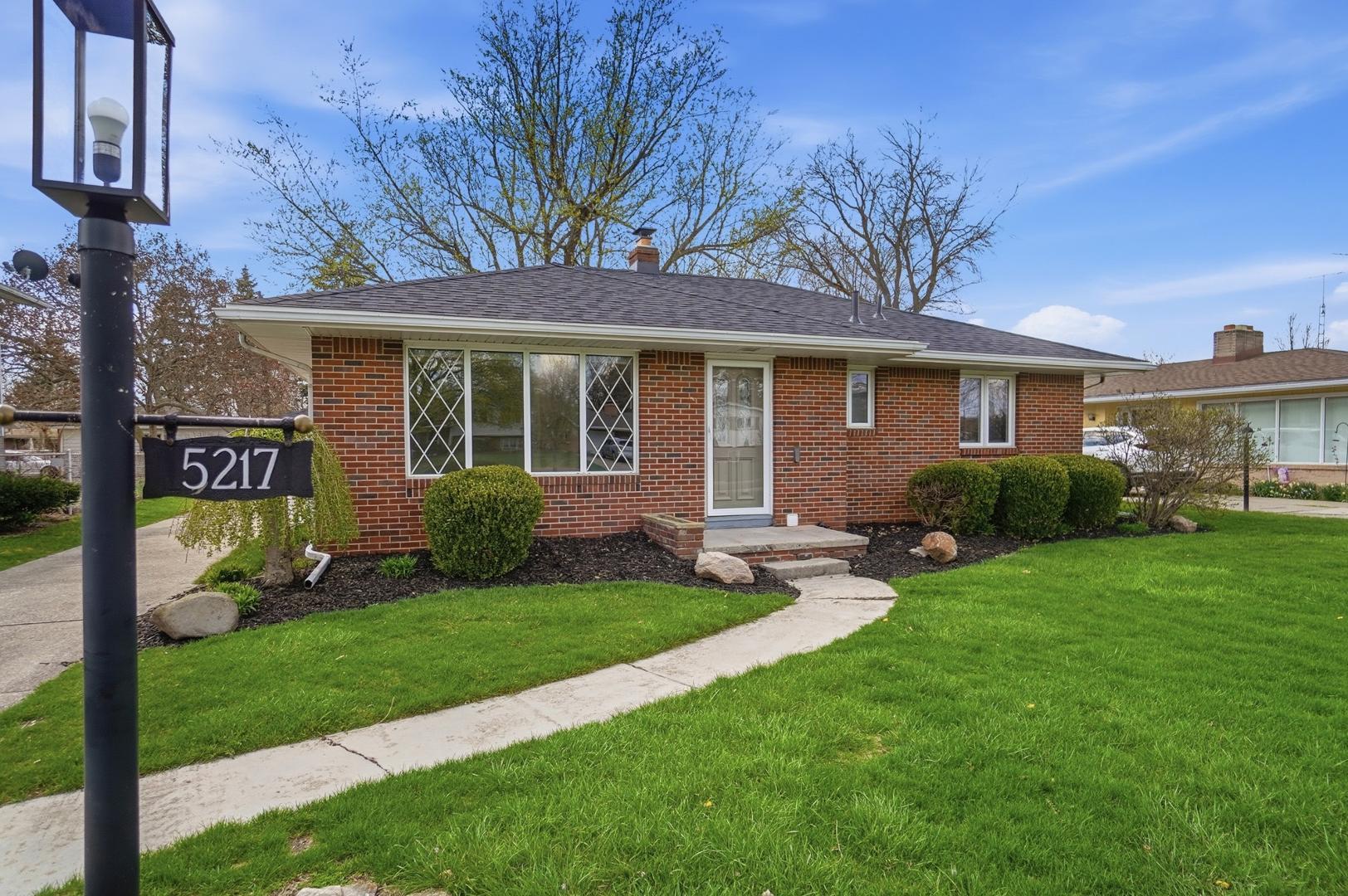 Image 4 For 5217 Grosse Point Parkway