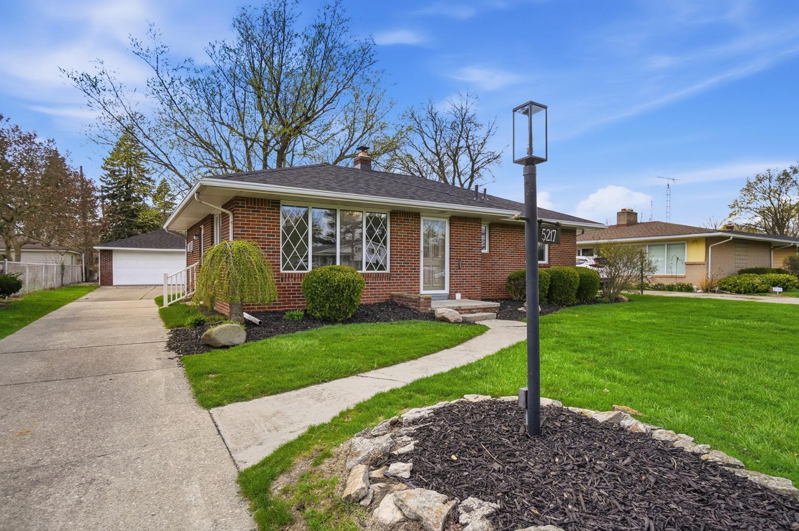 Image 3 For 5217 Grosse Point Parkway