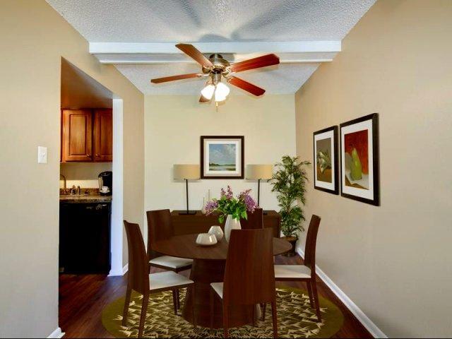 https://cdn.rentalbeast.com/listings/1487713256478_1352755.jpg.rbm