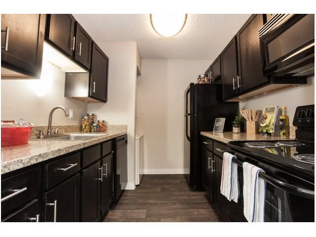 https://cdn.rentalbeast.com/listings/1503334111995_1642742.jpg.rbm