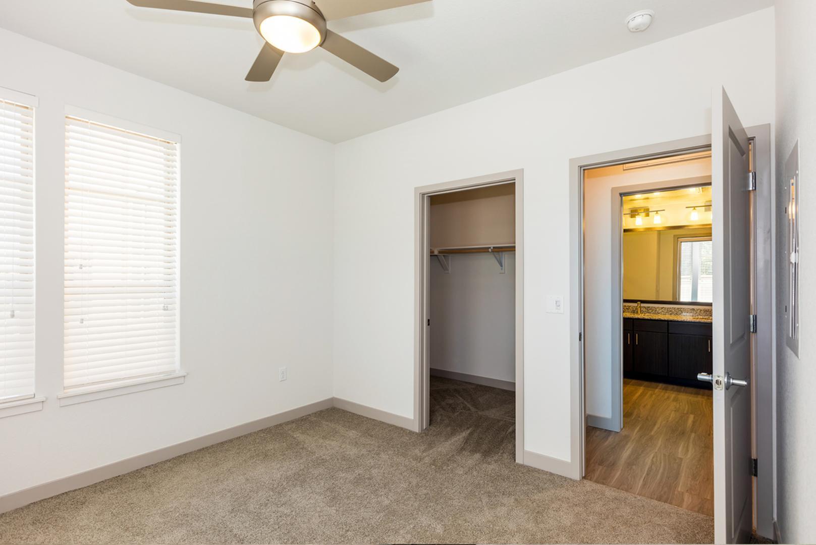 https://cdn.rentalbeast.com/listings/1505171363496_1688930.jpg.rbm