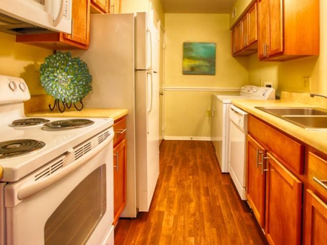 https://cdn.rentalbeast.com/listings/1514317222603_1917078.jpg.rbm