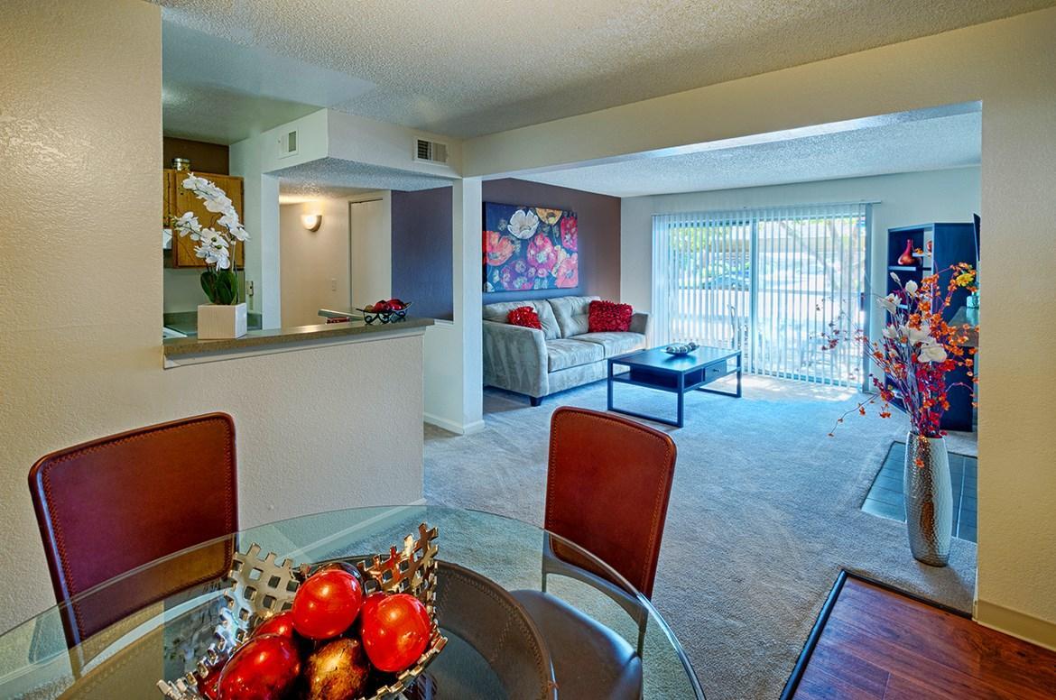 https://cdn.rentalbeast.com/listings/1519761897941_2018047.jpg.rbm