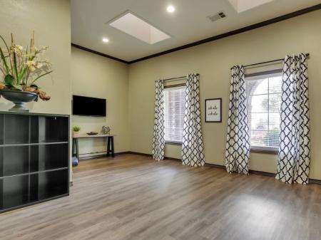 https://cdn.rentalbeast.com/listings/1520365603120_1599876.jpg.rbm