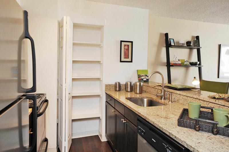 https://cdn.rentalbeast.com/listings/1532713220388_2381882.jpg.rbm