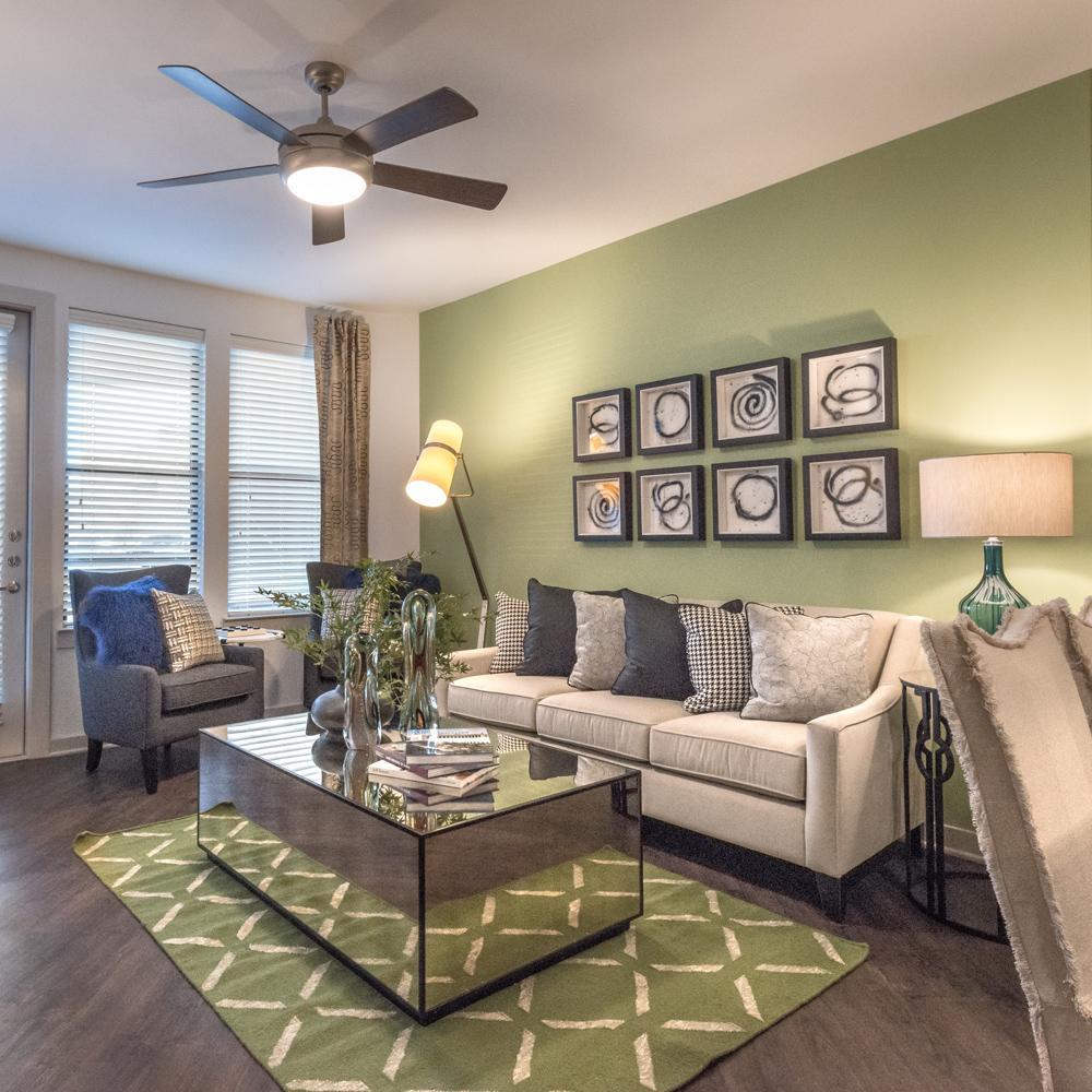 https://cdn.rentalbeast.com/listings/1549390380145_1435272.jpg.rbm