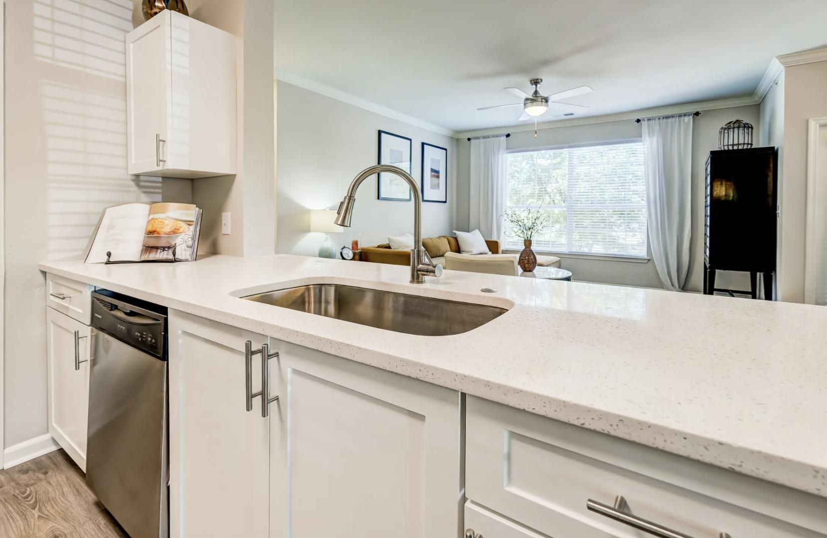 https://cdn.rentalbeast.com/listings/1990364_1658526930323.jpg.rbm