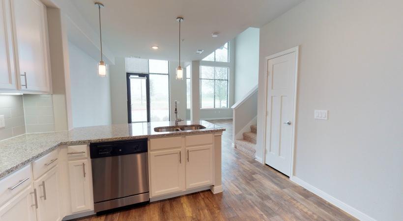 https://cdn.rentalbeast.com/listings/2442600_1555447425342.jpg.rbm