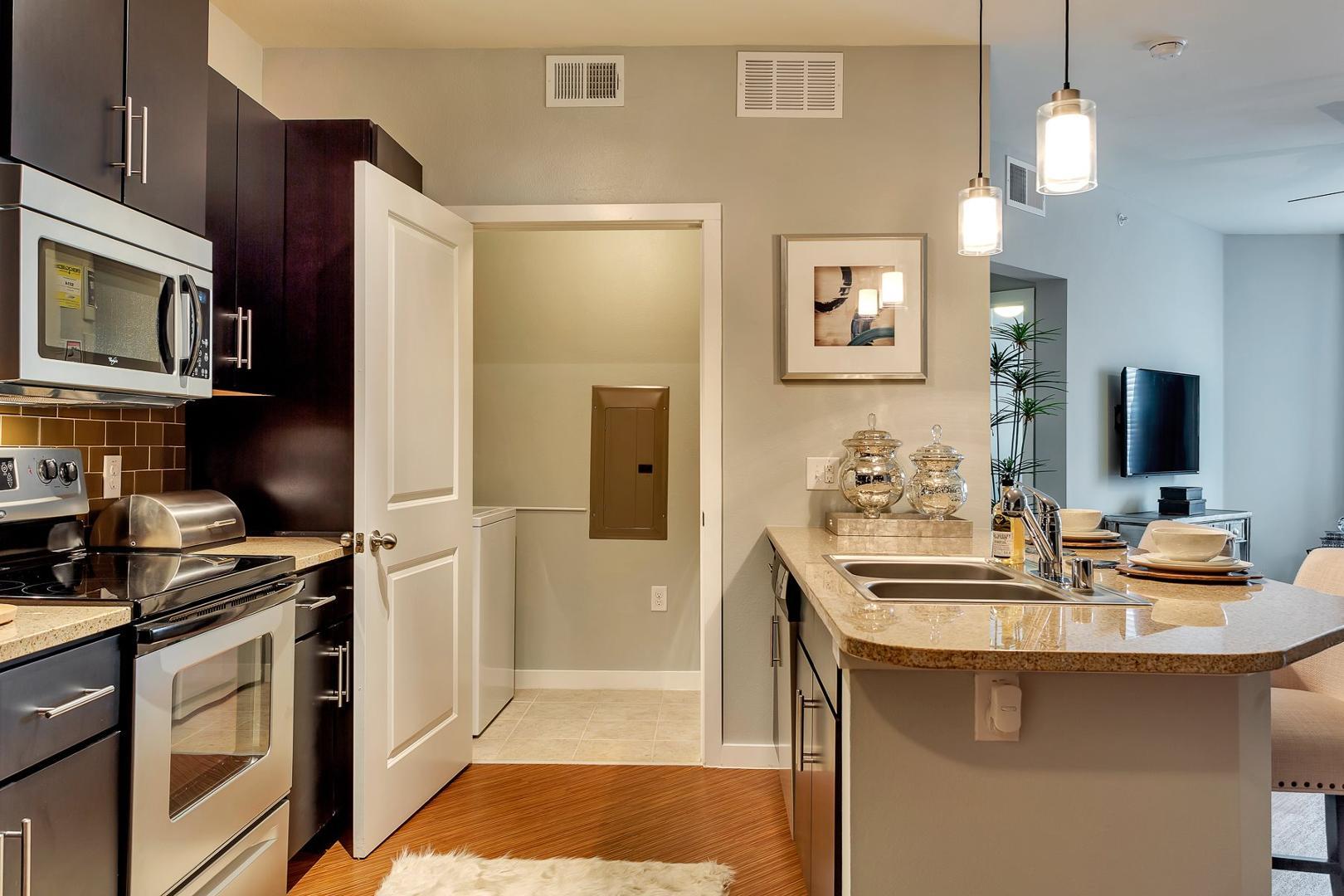 https://cdn.rentalbeast.com/listings/3486952_1574784828714.jpg.rbm