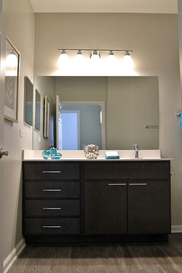 1375 S White Oak Dr #0226, Waukegan, IL - 2,441 USD/ month