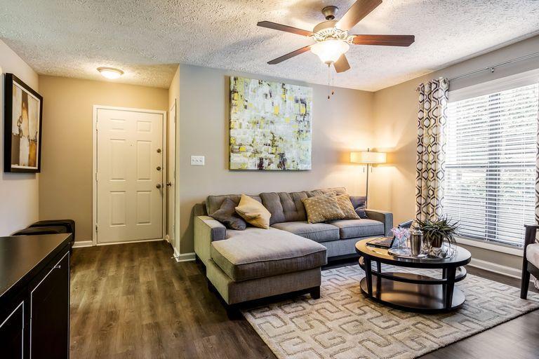 https://cdn.rentalbeast.com/listings/3965456_1591299702800.jpg.rbm