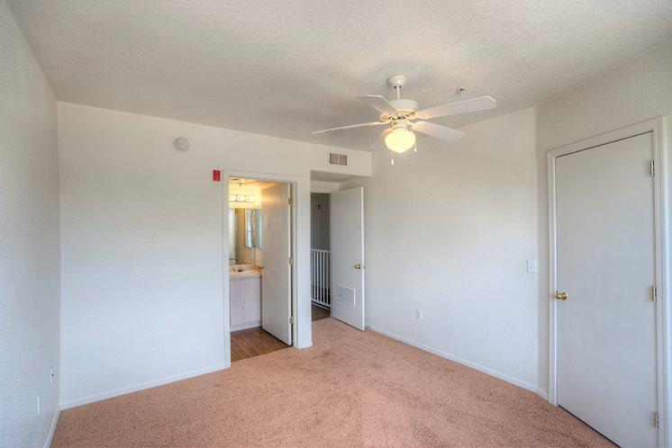 https://cdn.rentalbeast.com/listings/4151980_1595821703017.jpg.rbm