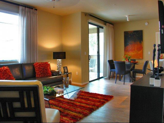 https://cdn.rentalbeast.com/listings/4832630_1615456881634.jpg.rbm