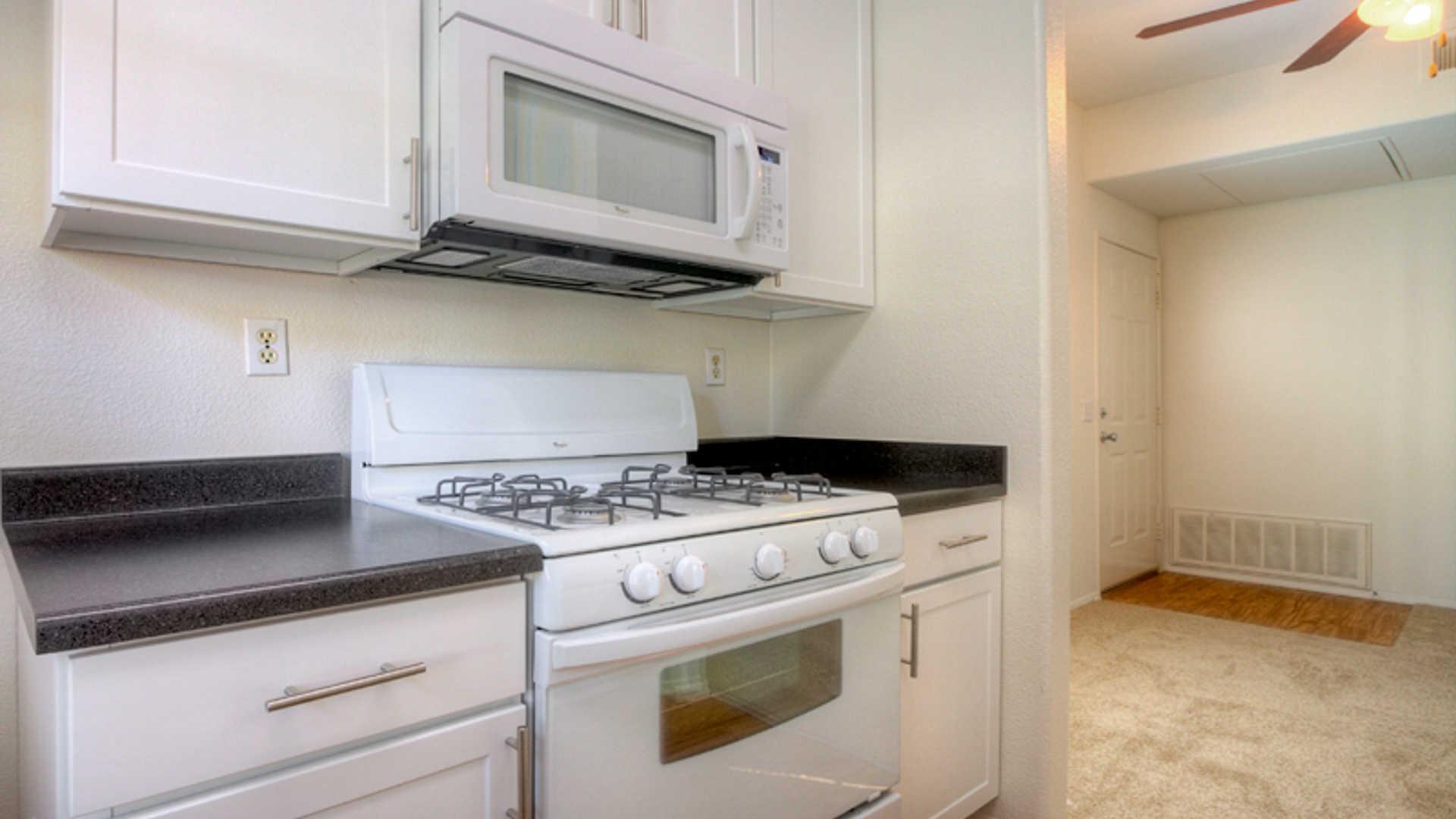https://cdn.rentalbeast.com/listings/4920330_1618456845603.jpg.rbm