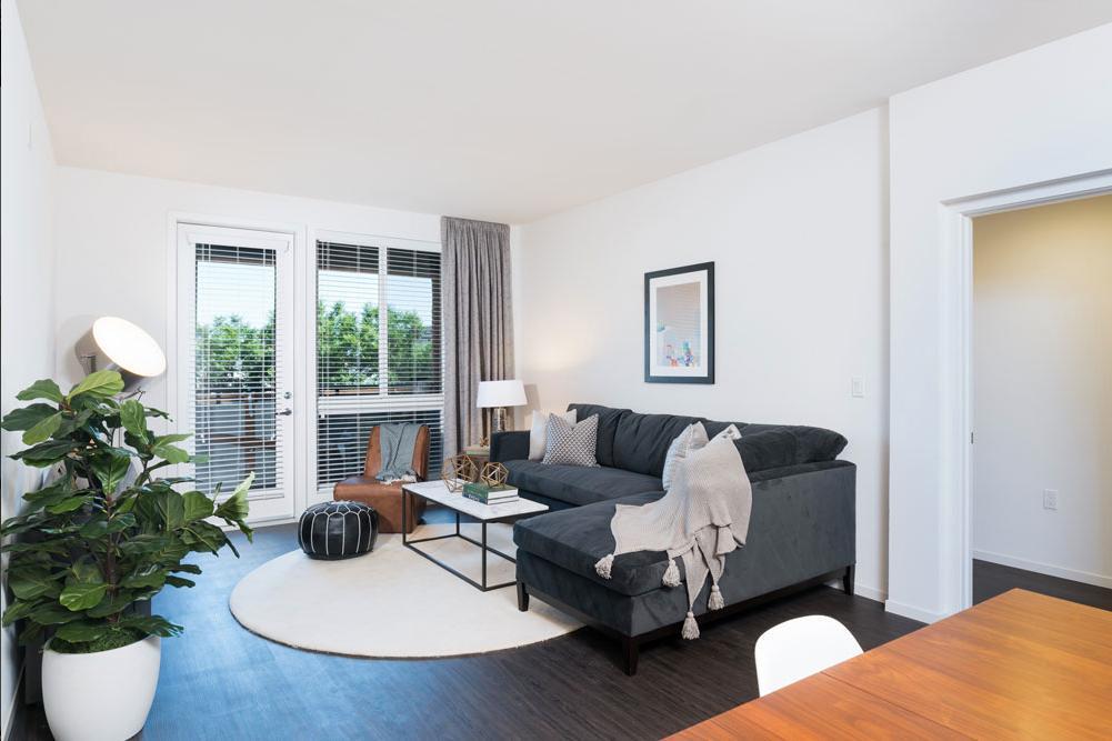 905 E 2nd St #502 - 2,495USD / month