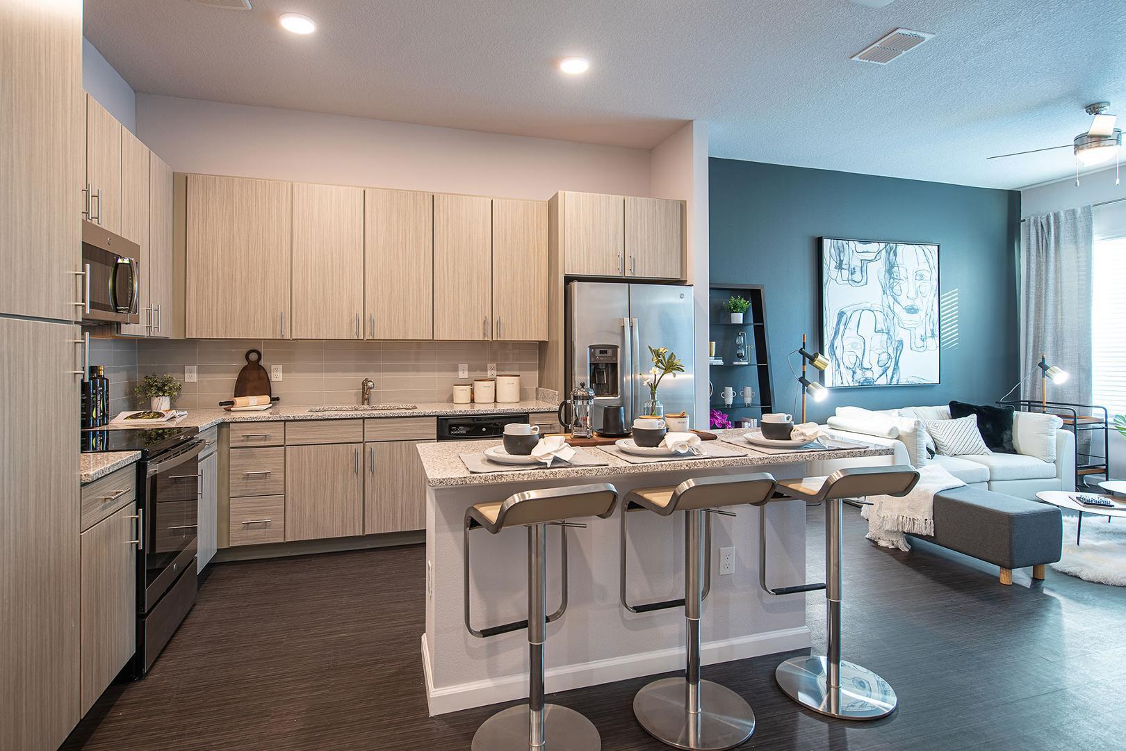 486 Centerpointe Cir #112 - 1,850USD / month