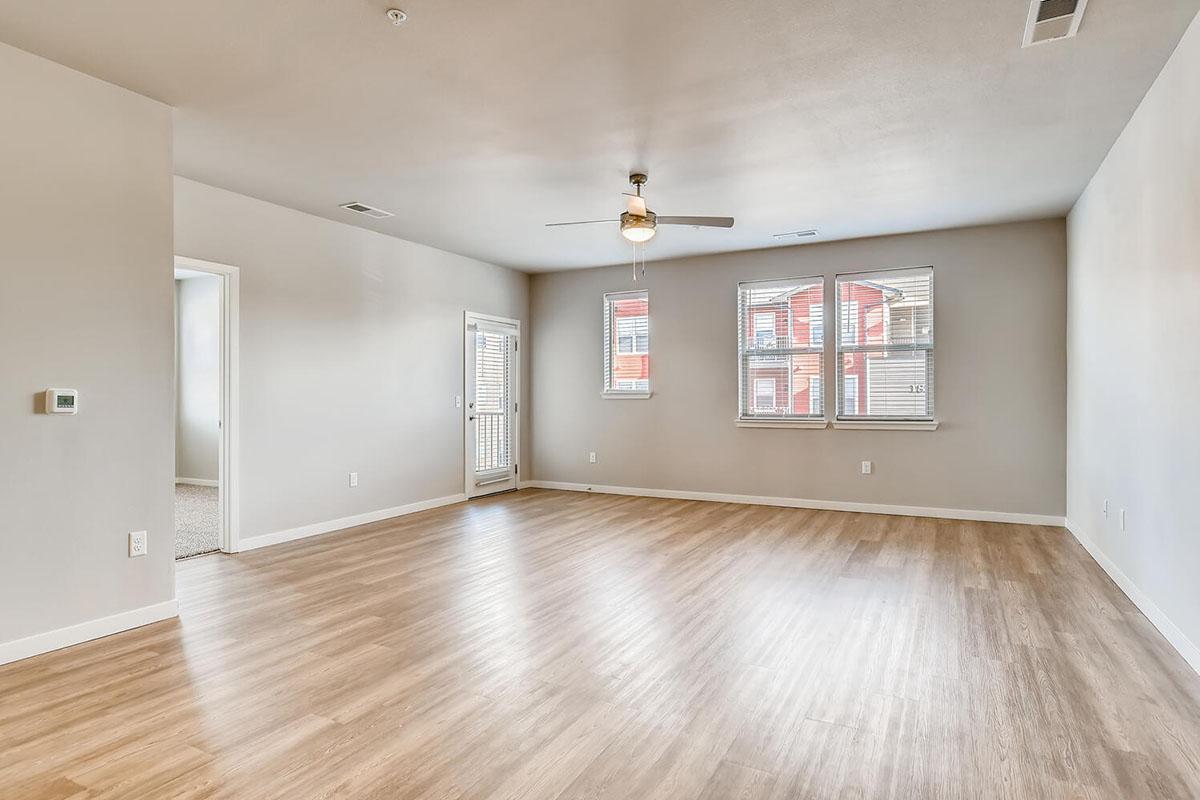 https://cdn.rentalbeast.com/listings/5698684_1637747781110.jpg.rbm