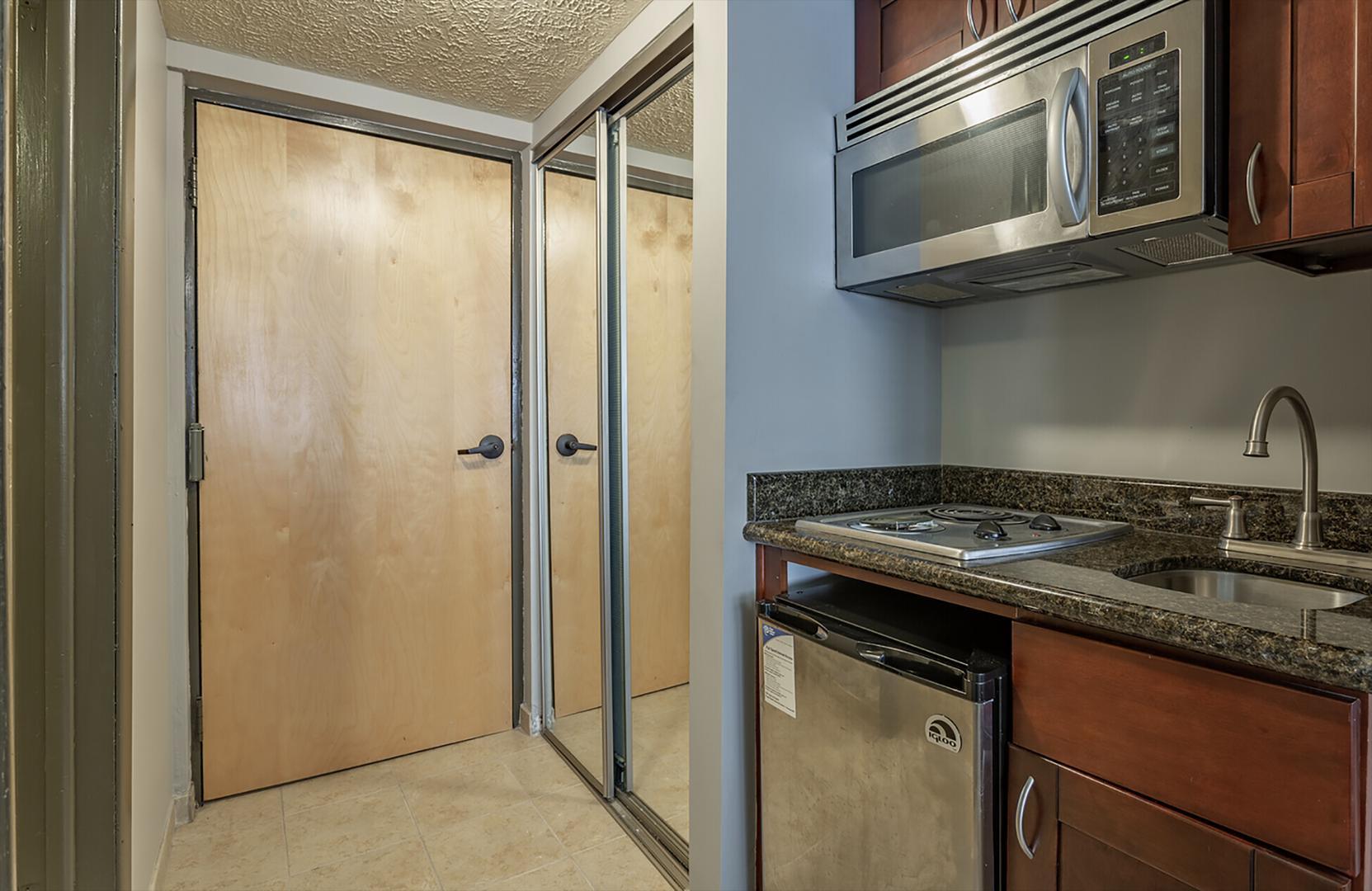 2901 Euclid Ave #515 - 880USD / month