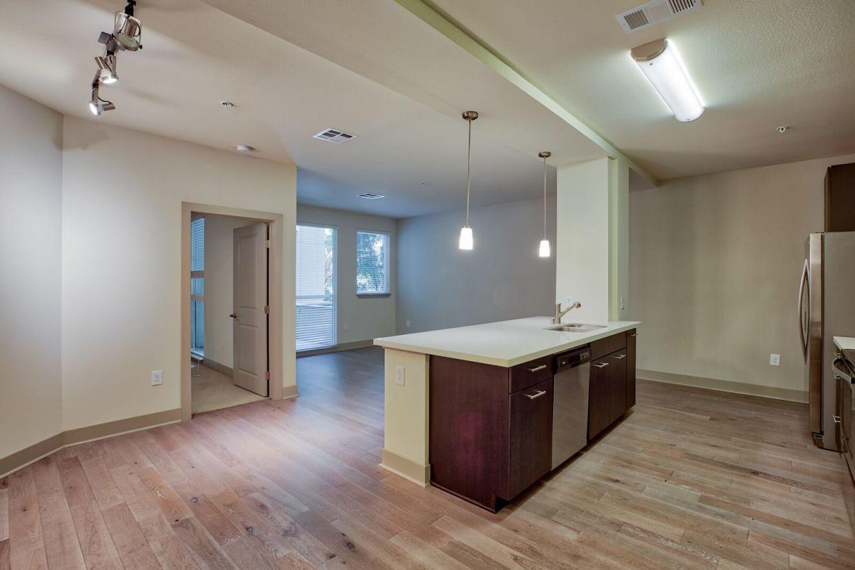 939 S Hill Street #242 - 2,570USD / month