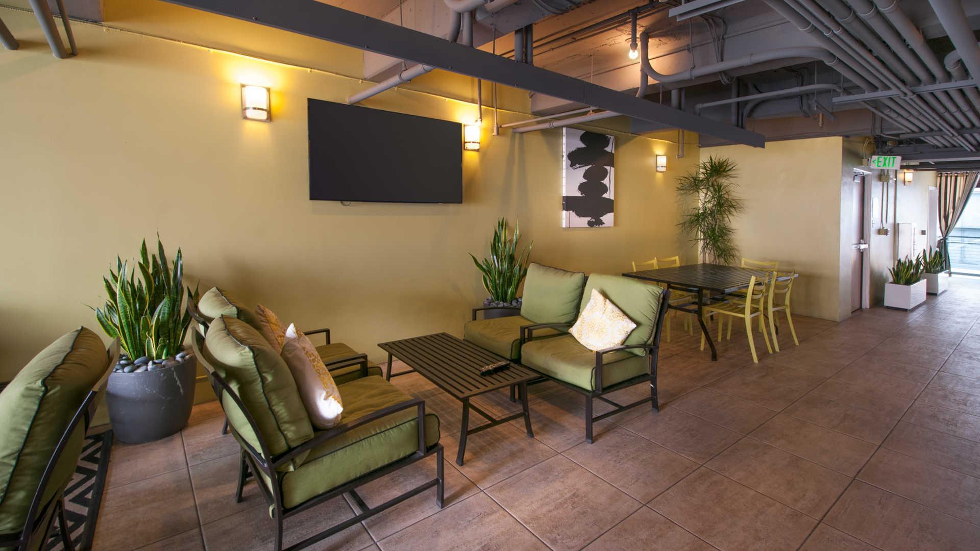 612 S Flower Street #622 - 2,107USD / month