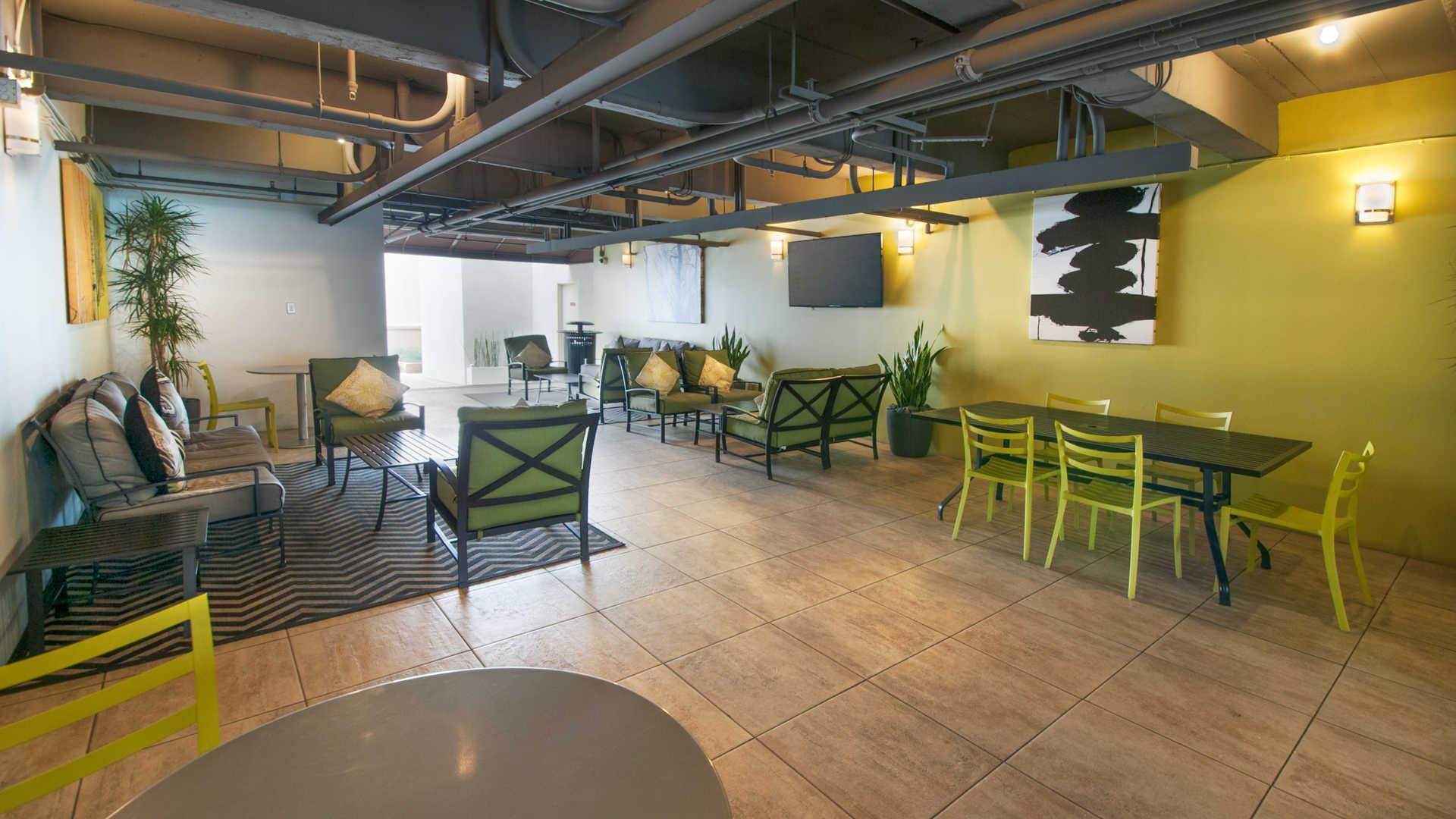 612 S Flower Street #622 - 2,107USD / month