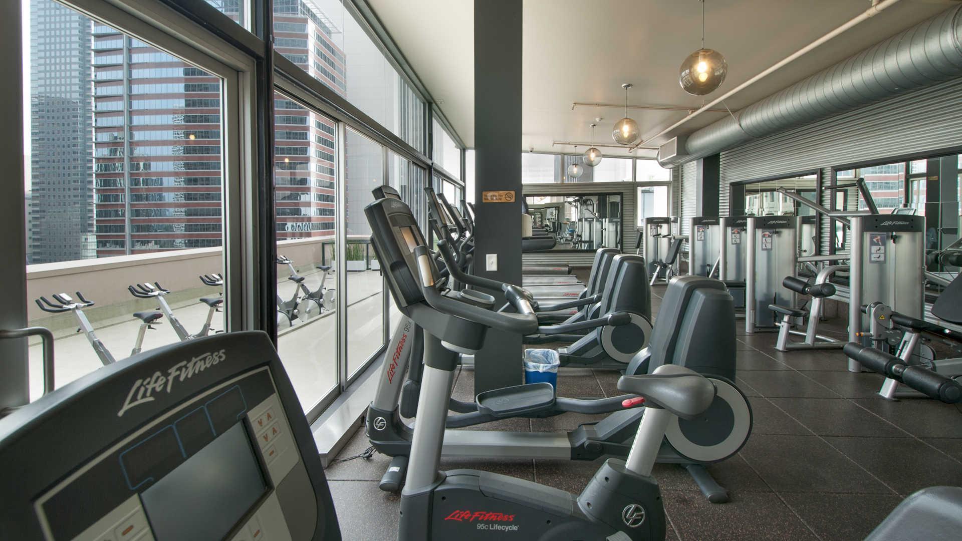 612 S Flower Street #622 - 2,107USD / month