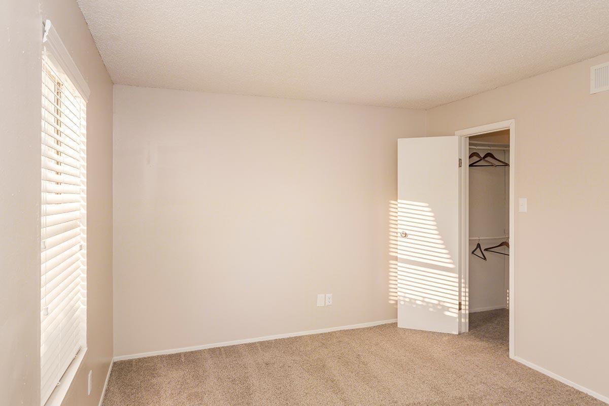 https://cdn.rentalbeast.com/listings/6503372_1660130804947.jpg.rbm
