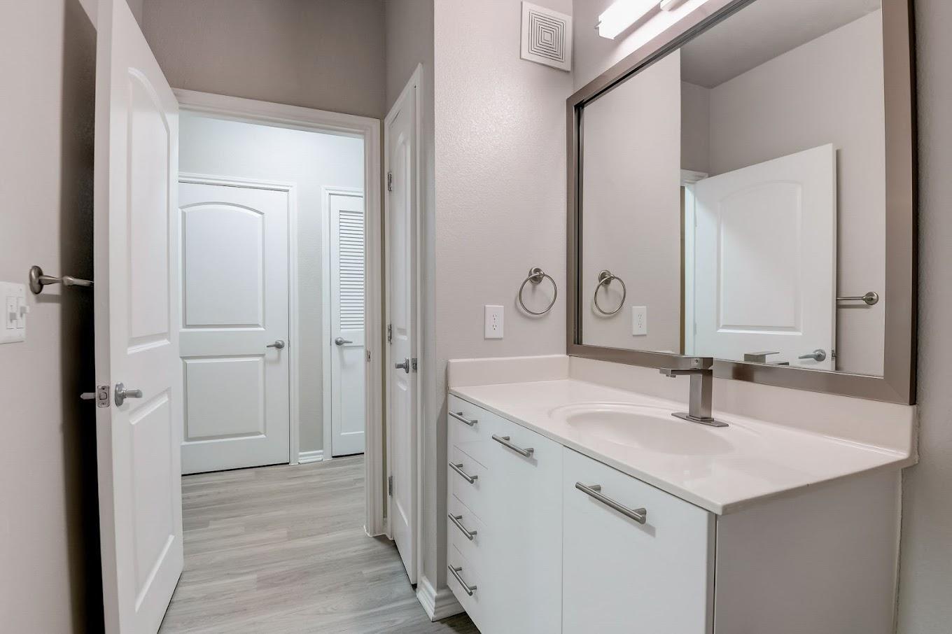 3850 West Northwest Highway Suite 1000 #2211, Dallas, TX - 1,500 USD/ month