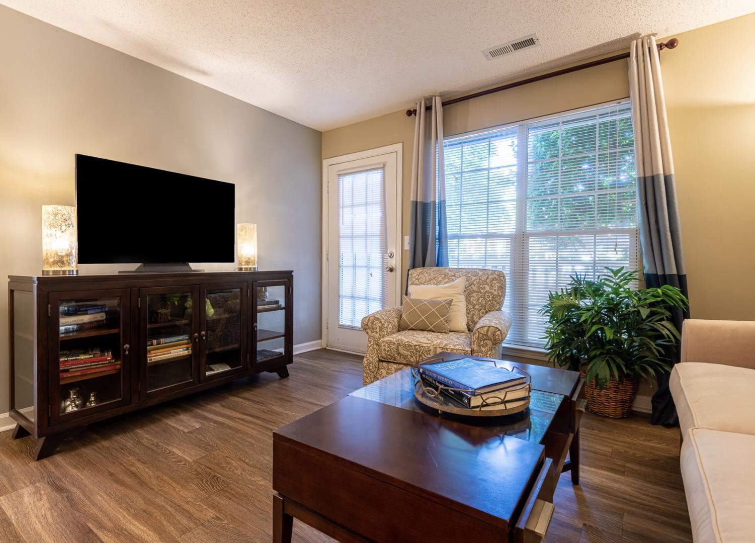https://cdn.rentalbeast.com/listings/7277133_1679383794024.jpg.rbm