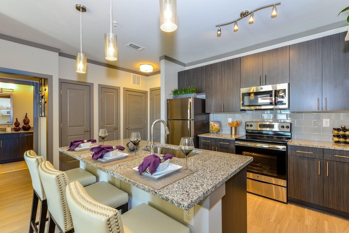 185 Cliftwood Dr #109, Atlanta, GA - 2,280 USD/ month