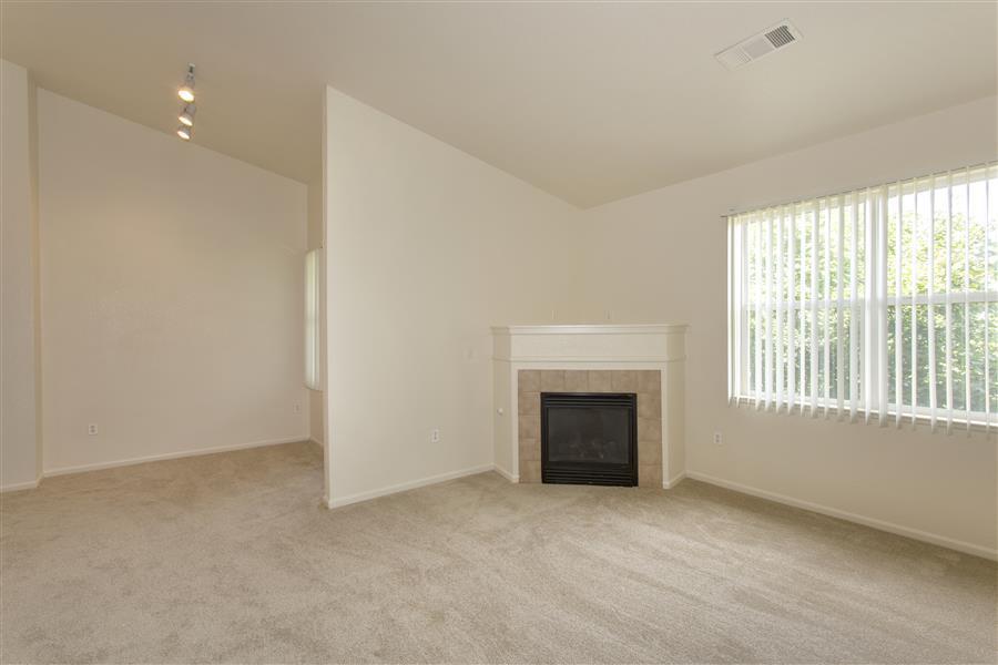https://cdn.rentalbeast.com/listings/7760420_1688619623854.jpg.rbm
