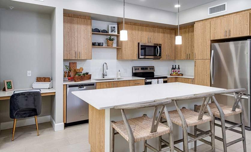 3940 NW 79th Avenue #001-423, Miami, FL - 2,570 USD/ month