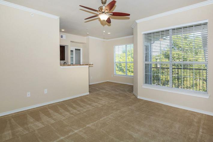 https://cdn.rentalbeast.com/listings/8584588_1698804403831.jpg.rbm