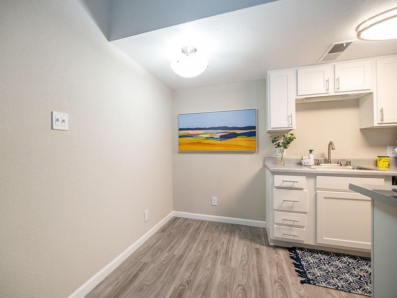 https://cdn.rentalbeast.com/listings/8789738_1703643629454.jpg.rbm