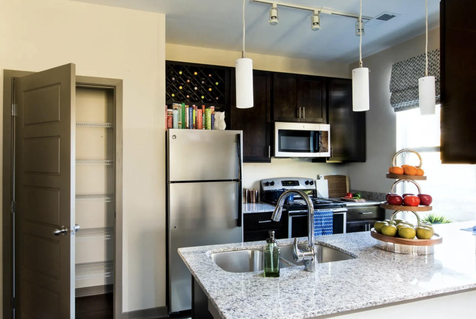 https://cdn.rentalbeast.com/listings/8884804_1706005290237.jpg.rbm