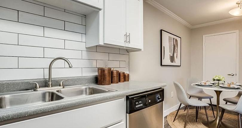 https://cdn.rentalbeast.com/listings/8918190_1706775645670.jpg.rbm