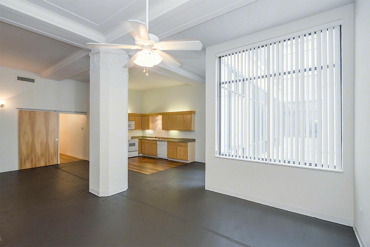 1900 Elm Street #418, Dallas, TX - 1,692 USD/ month