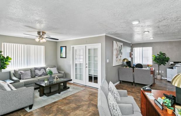 301 Western Skies Dr #233, Albuquerque, NM - 987 USD/ month