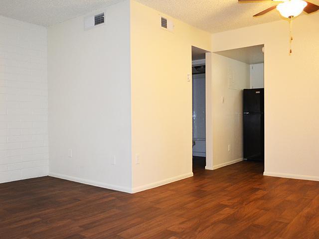https://cdn.rentalbeast.com/listings/9406848_1715234179076.jpg.rbm