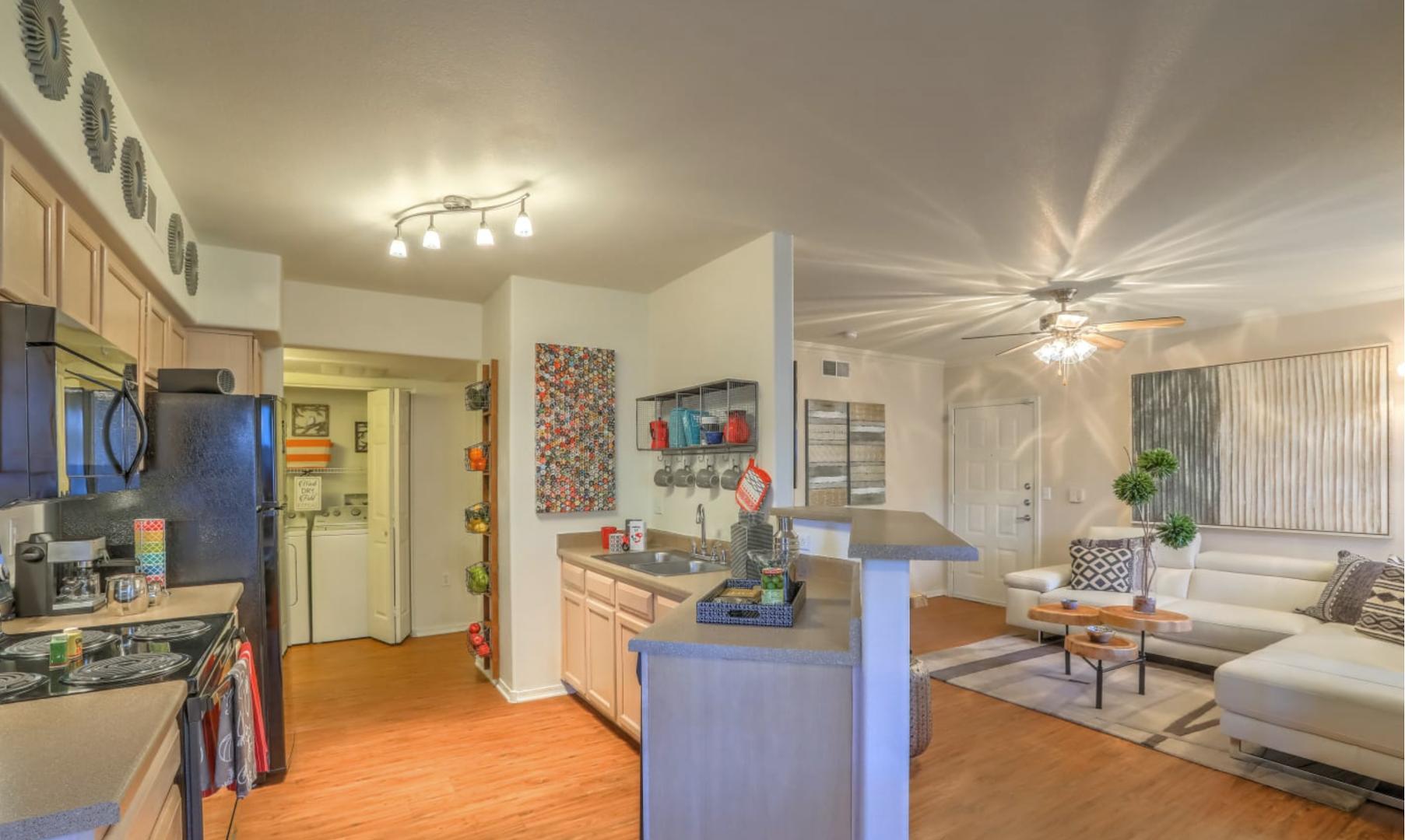 https://cdn.rentalbeast.com/listings/9649761_1718960591095.jpg.rbm
