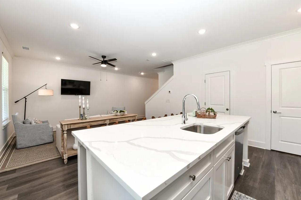 5505 Southwood Rd #204, Union City, GA - 2,896 USD/ month