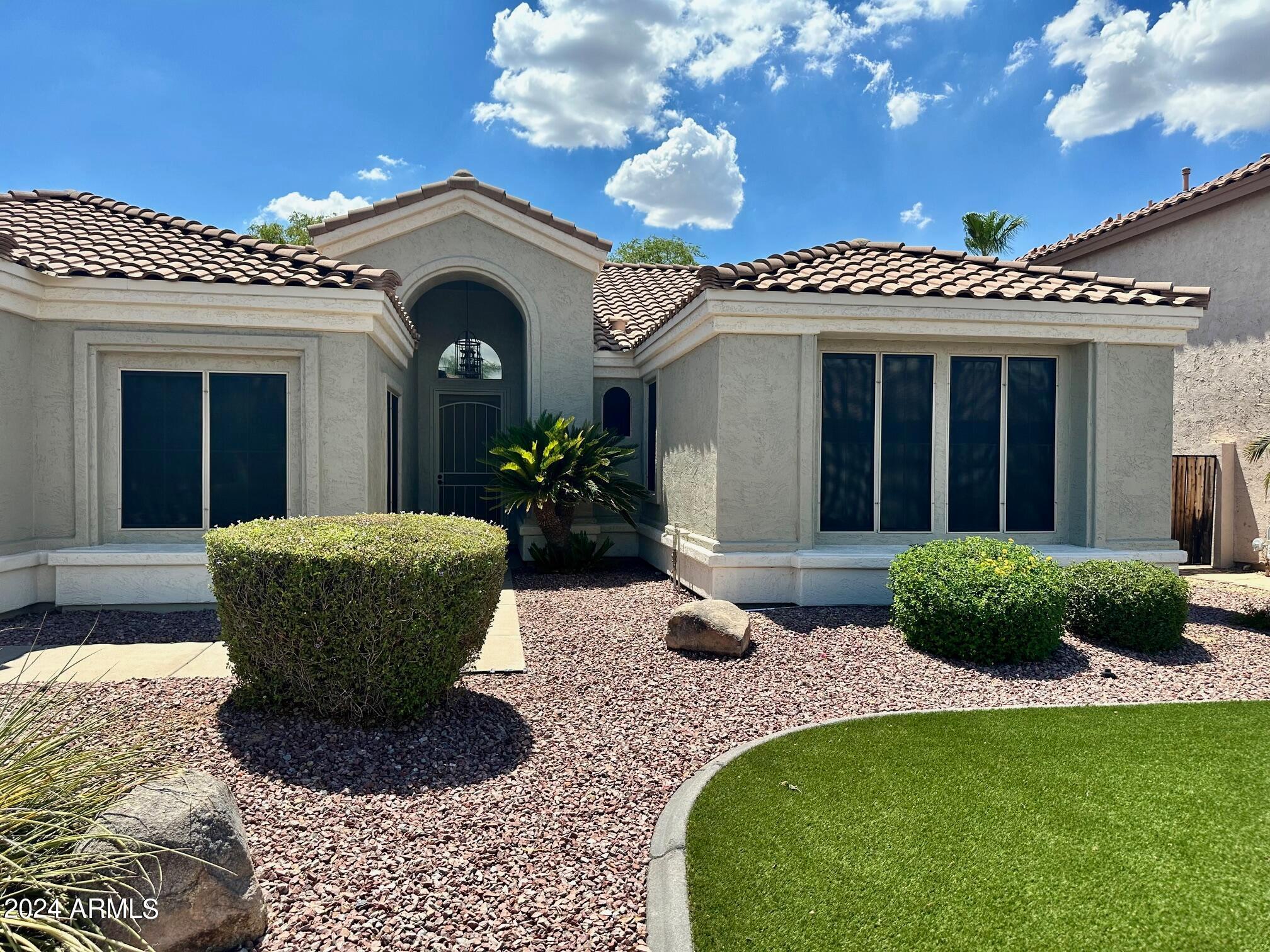 Formal living & dining room
