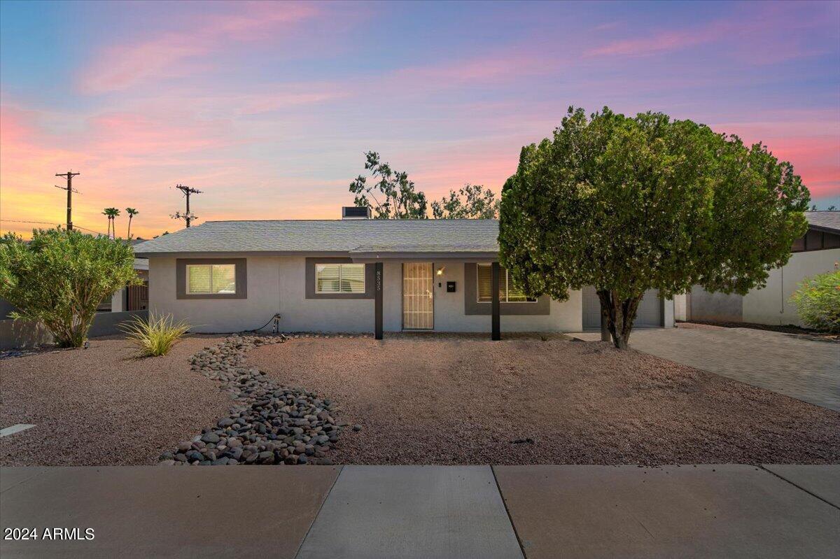 Large Island w/ High-top Seating for 4!